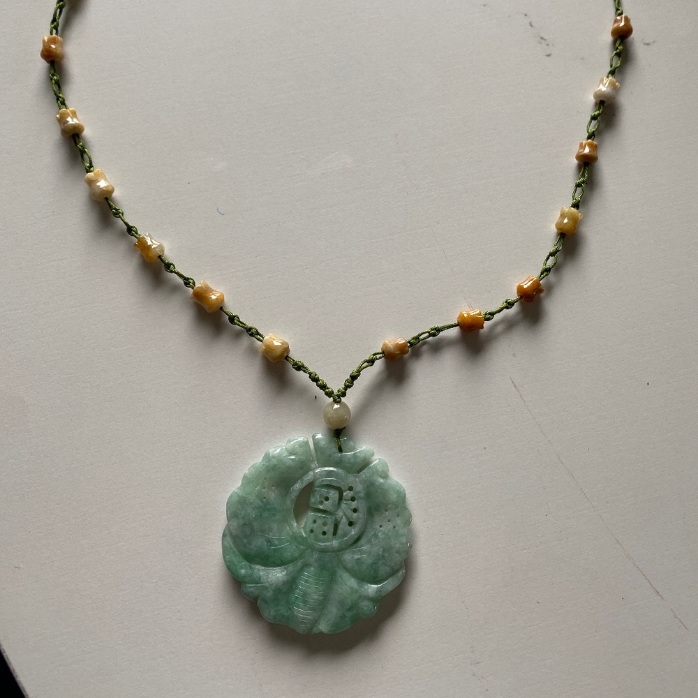 Jade pendent necklace